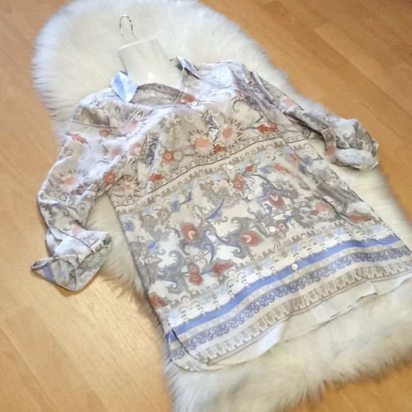 Chico's Venetian Murals Roll Tab Sleeved Blouse - Picture 10 of 14